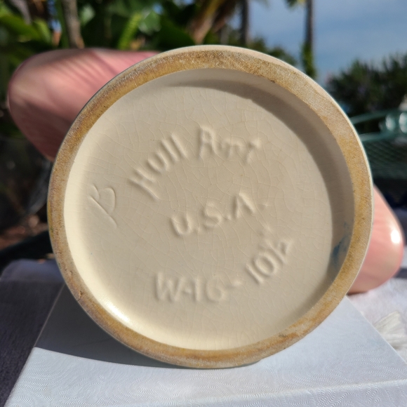 Hull Art Handled Basket - Picture 2 of 4